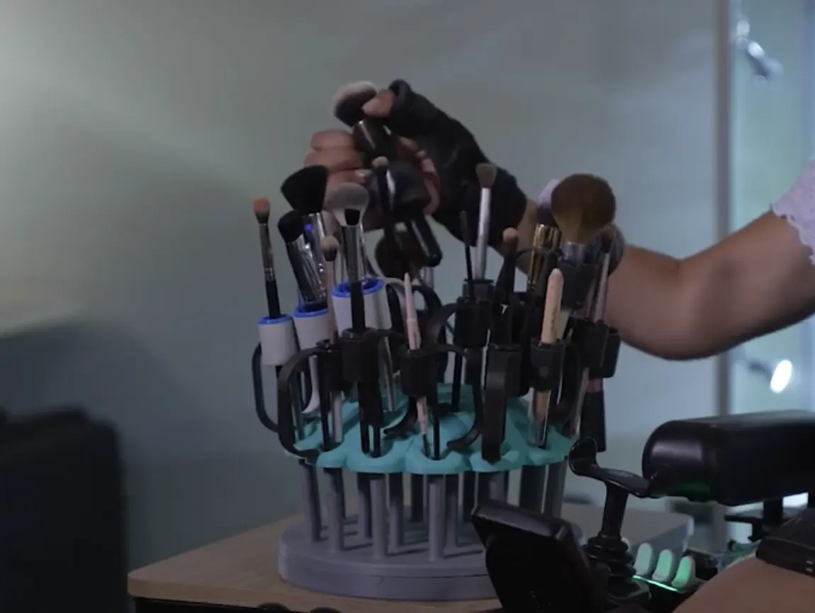 The final makeup brush holder product holding makeup brushes